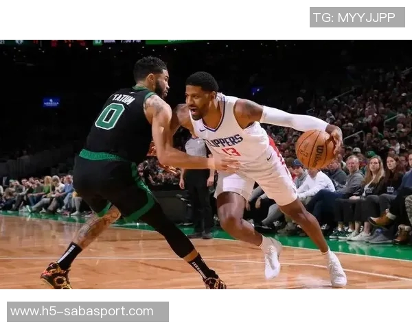 保罗乔治复出在即训练状态良好对抗性投篮表现令人期待 保罗乔治复出在即训练状态良好对抗性投篮表现令人期待