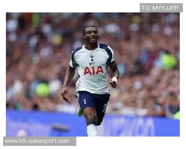 弗兰克盛赞西蒙斯表现出色并对特尔和库杜斯的进球感到欣喜 弗兰克盛赞西蒙斯表现出色并对特尔和库杜斯的进球感到欣喜