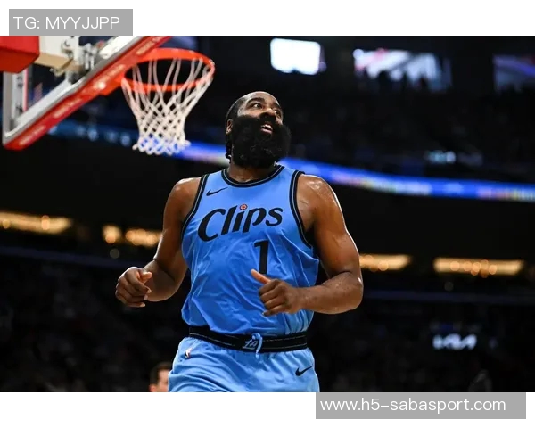 哈登加盟快船后表现惊艳第四节独揽23分助球队逆转取胜 哈登加盟快船后表现惊艳第四节独揽23分助球队逆转取胜