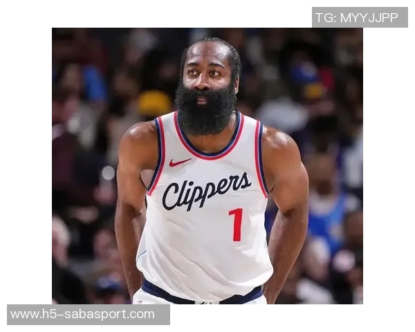 哈登半场表现亮眼三投两中助攻9次助力球队进攻展现全能风采