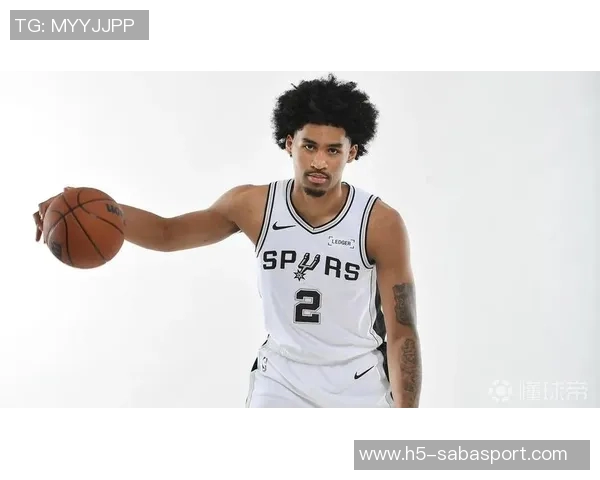 榜眼哈珀19分钟高效表现12中8砍下17分罚球状态稍逊仅中1球