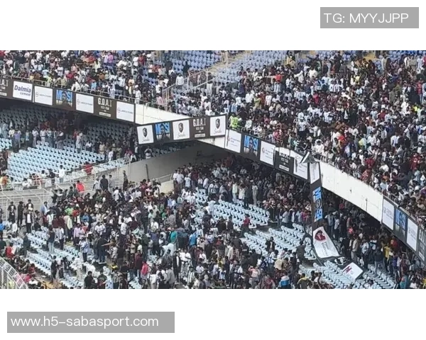 梅西因安全隐患和管理混乱提前结束绕场活动引发球迷不满