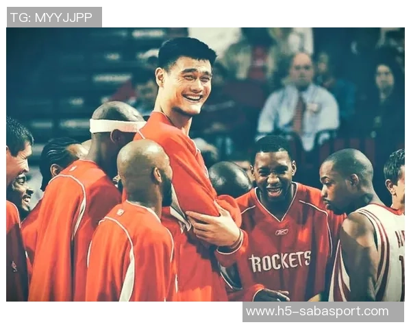 姚明与街球王阿尔斯通重聚合影引发球迷回忆与热议