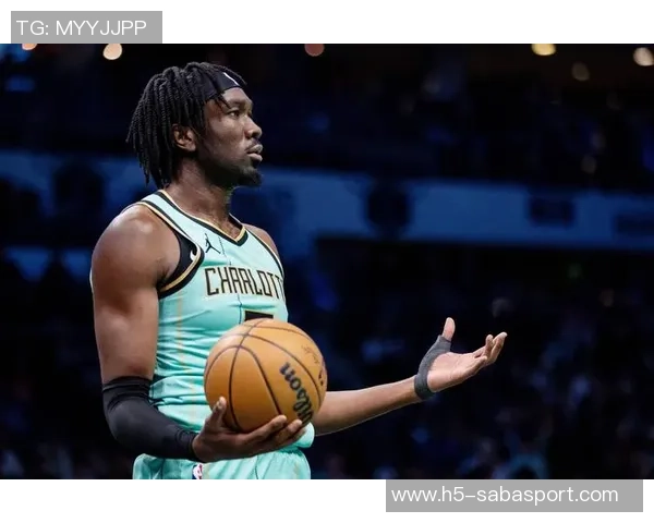 季前赛迎战湖人太阳队晒出布克马威帅气登机照引发关注