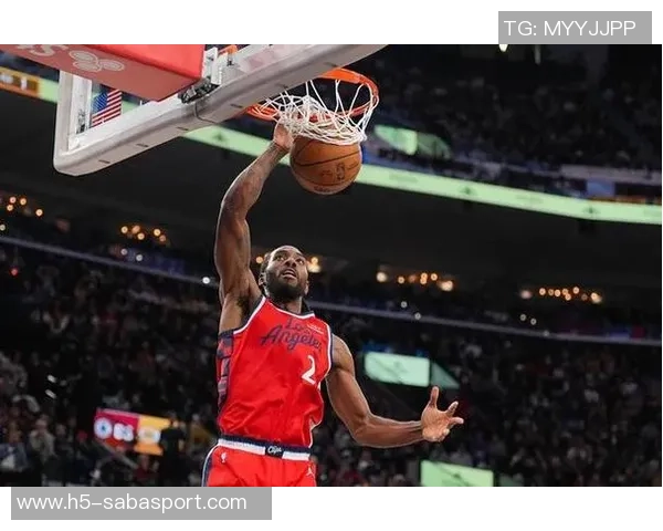 莱昂纳德末节表现低迷全场17投8中贡献20分3篮板2助攻三分球命中率50